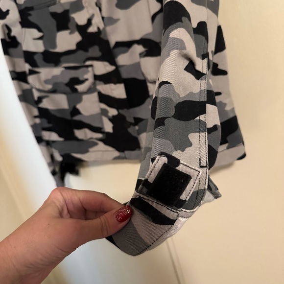 Never worn L cropped camo print denim jacket 3/4length sleeves with pockets - Picture 3 of 9